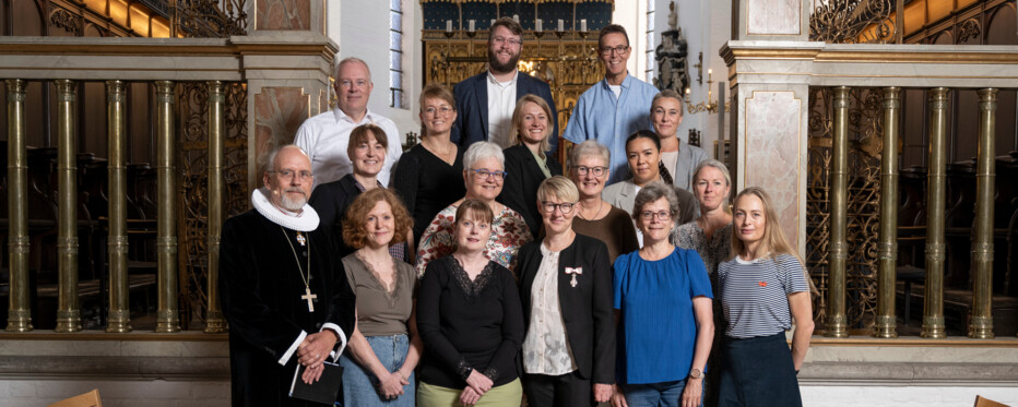 Gruppebillede af stiftspersonalet ved Landemodet i Aarhus Domkirke den 31.  august 2022