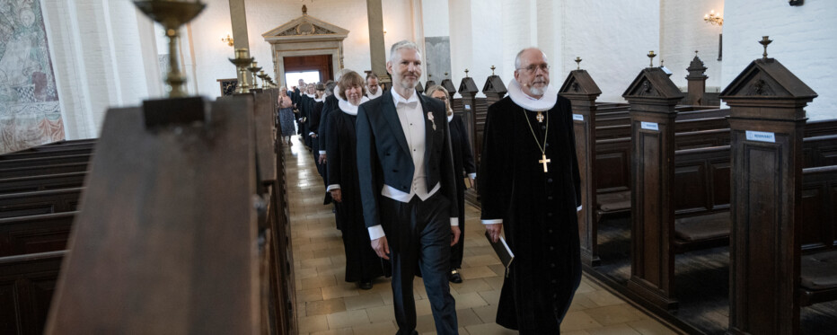 Procession i Aarhus Domkirke med stiftamtmand Jacob Hess og biskop Henrik Wigh-Poulsen