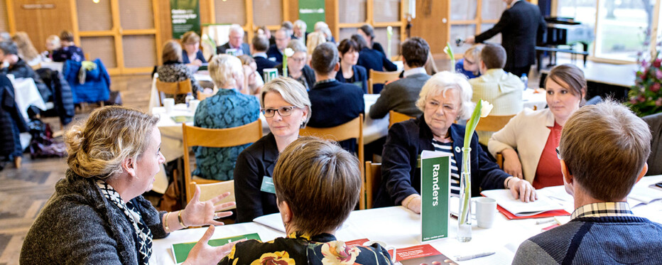 Diskussion om bordet ved konferencen Fælles Om